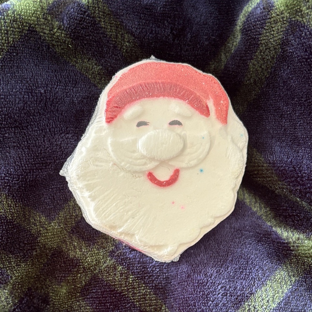 💝FREE ADD-ON💝 “Christmas Vacation” bath bomb